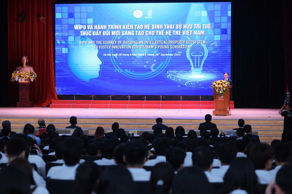 Hoc vien Cong nghe Buu chinh Vien thong (PTIT), Bo Khoa hoc va Cong nghe phoi hop cung WIPO to chuc toa dam “WIPO va hanh trinh kien tao he sinh thai so huu tri tue thuc day doi moi sang tao cho the he tre Viet Nam”. Anh: Hao Thien