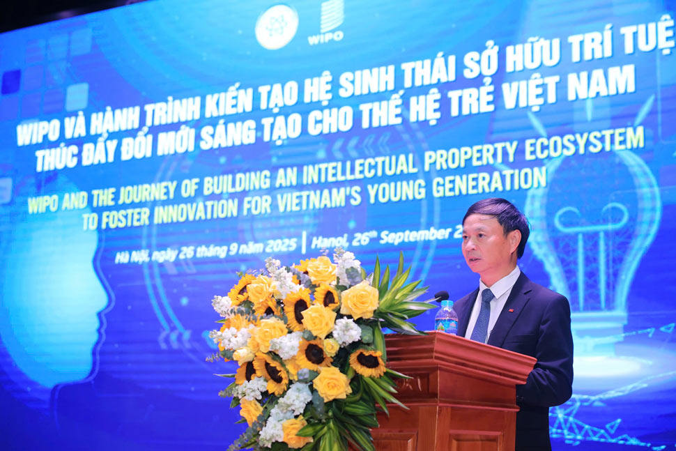 Tong giam doc WIPO Daren Tang bay to an tuong voi su nang dong, sang tao cua thanh nien Viet Nam. 