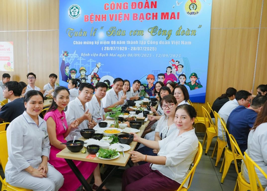 Union meal at the Bach Mai Hospital Trade Union (under the Vietnam Health Trade Union). Photo: Nguyen Ha - Thanh Duong