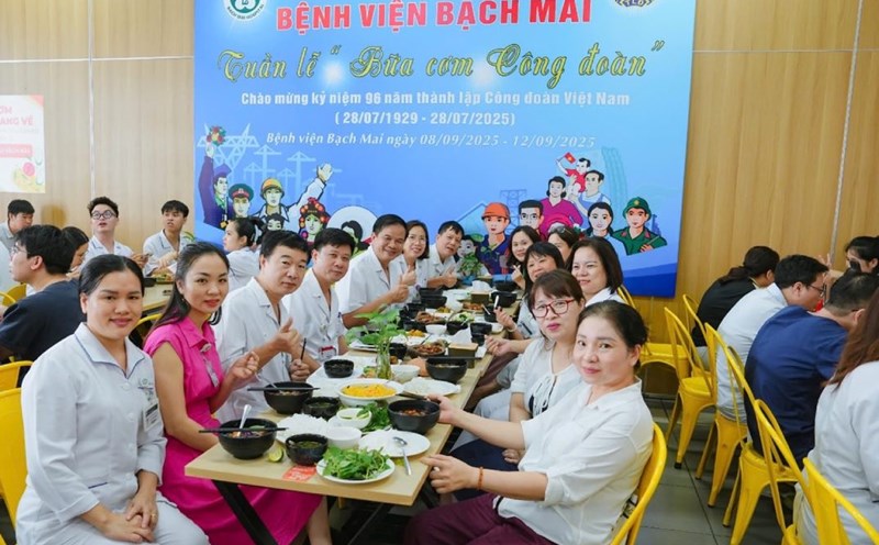 Union meal at the Bach Mai Hospital Trade Union (under the Vietnam Health Trade Union). Photo: Nguyen Ha - Thanh Duong