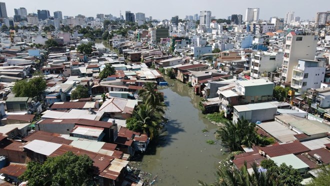 Houses along both sides of Xuyen Tam canal (HCMC). Photo: Anh Tu