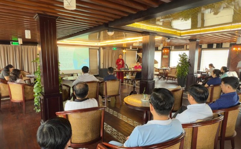 Ms. Nguyen Thi Quyen Thanh spoke at the seminar on developing river tourism in Vinh Long. Photo: Department of Culture, Sports and Tourism of Vinh Long