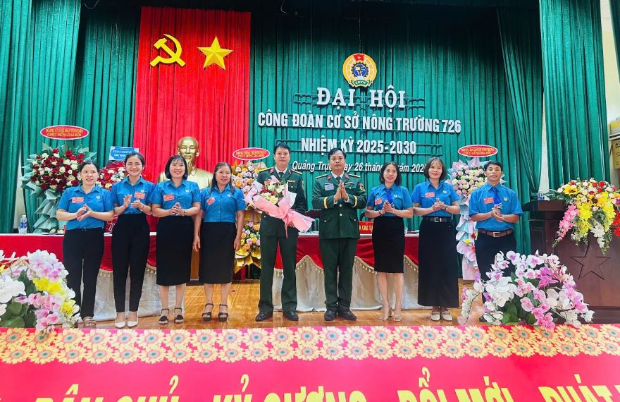 Thuong ta Do Van Trang, Bi thu Dang uy Nong truong 726 tang hoa Ban Chap hanh Cong doan co so nhiem ky 2025 - 2030 va doan dai bieu du Dai hoi Cong doan Binh doan lan thu VI, Dai hoi Cong doan Quan doi lan thu XI.