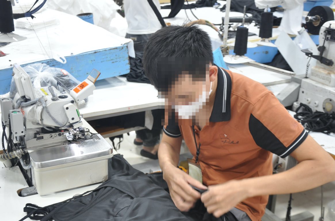 Employees must compensate for damages to enterprises in certain cases according to the provisions of law. Photo: Bao Han