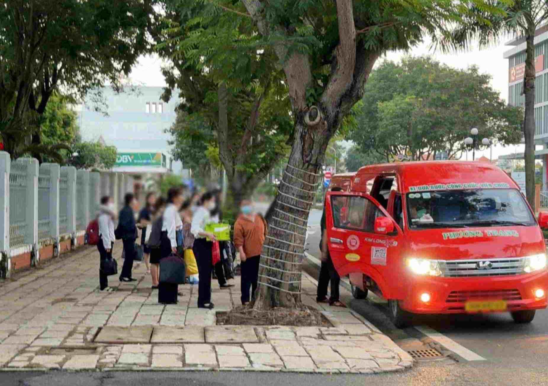 Officials in Binh Duong take a bus to the center of Ho Chi Minh City to work. Photo: Dong Hoang