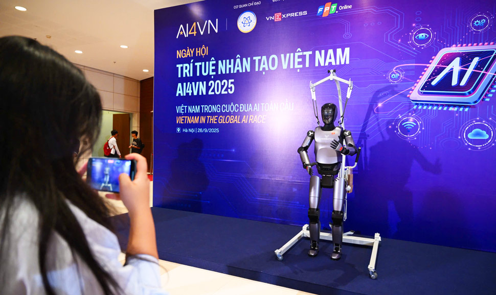 Anh: Hao Thien