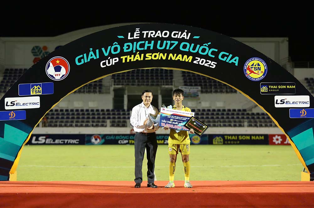 Pho Chu tich Lien doan bong da Viet Nam Tran Anh Tu