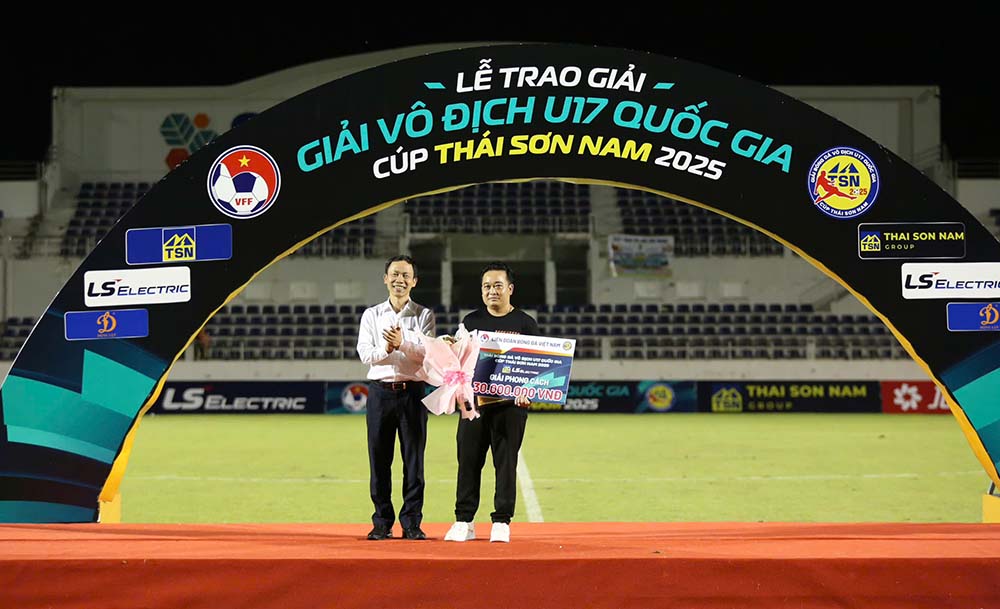 U17 Da Nang nhan giai Fair-play.