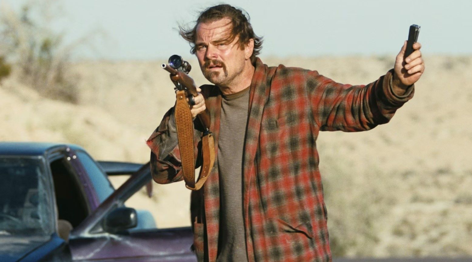 Bob (do Leonardo DiCaprio thu vai) bat dac di phai gia nhap vao cuoc chien moi de giai cuu con gai. Anh: NSX 