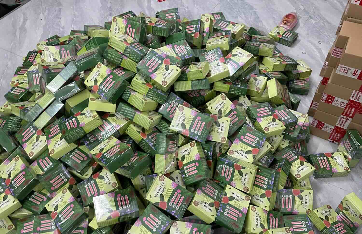 Tang vật trong vụ án mà các đối tượng bị khởi tố. Ảnh: H. Nhung.