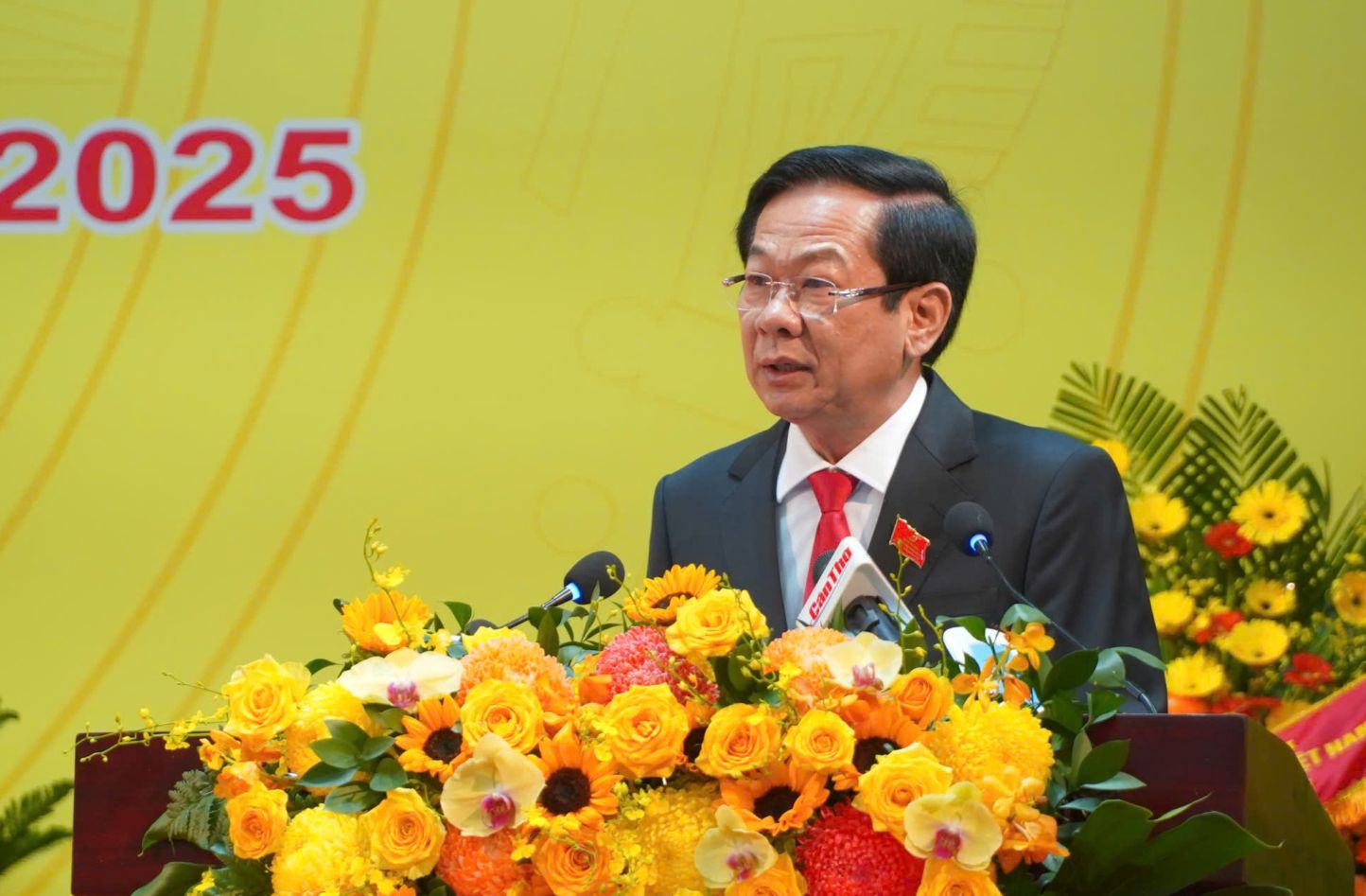 Ong Do Thanh Binh - Uy vien Trung uong Dang, Bi thu Thanh uy Can Tho phat bieu khai mac Dai hoi. Anh: Ta Quang