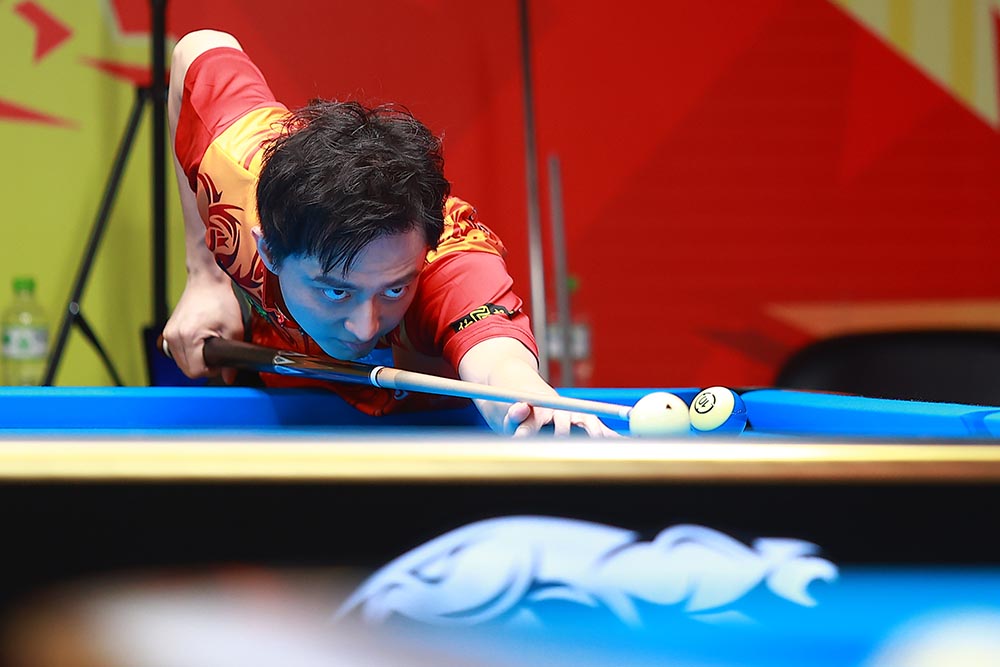 Ko Ping Chung cham tran Carlo Biado o ban ket. Anh: Anh Tu