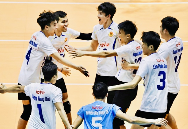 Tay Ninh 배구팀은 Vinh Long에서 열리는 대회 후 Ninh Binh에 도착할 예정입니다. 사진: VFV