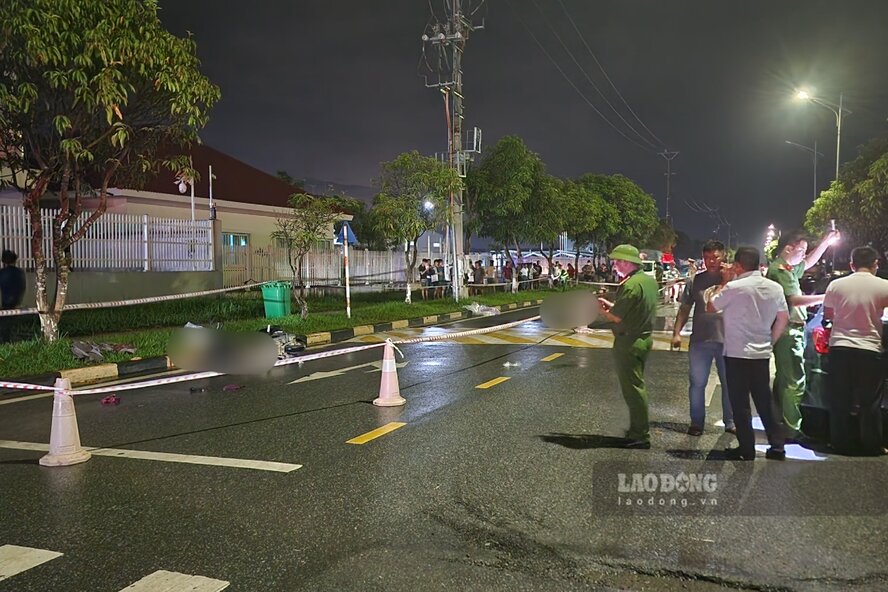 Lực lượng chức năng đang phong tỏa hiện trường. Ảnh: Tô Công.