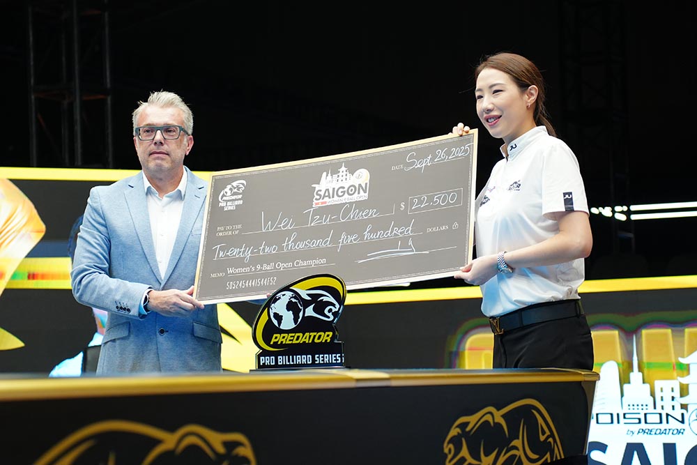 Tzu-Chien Wei nhan 22.500 USD tien thuong cho chuc vo dich. Anh: Anh Tu