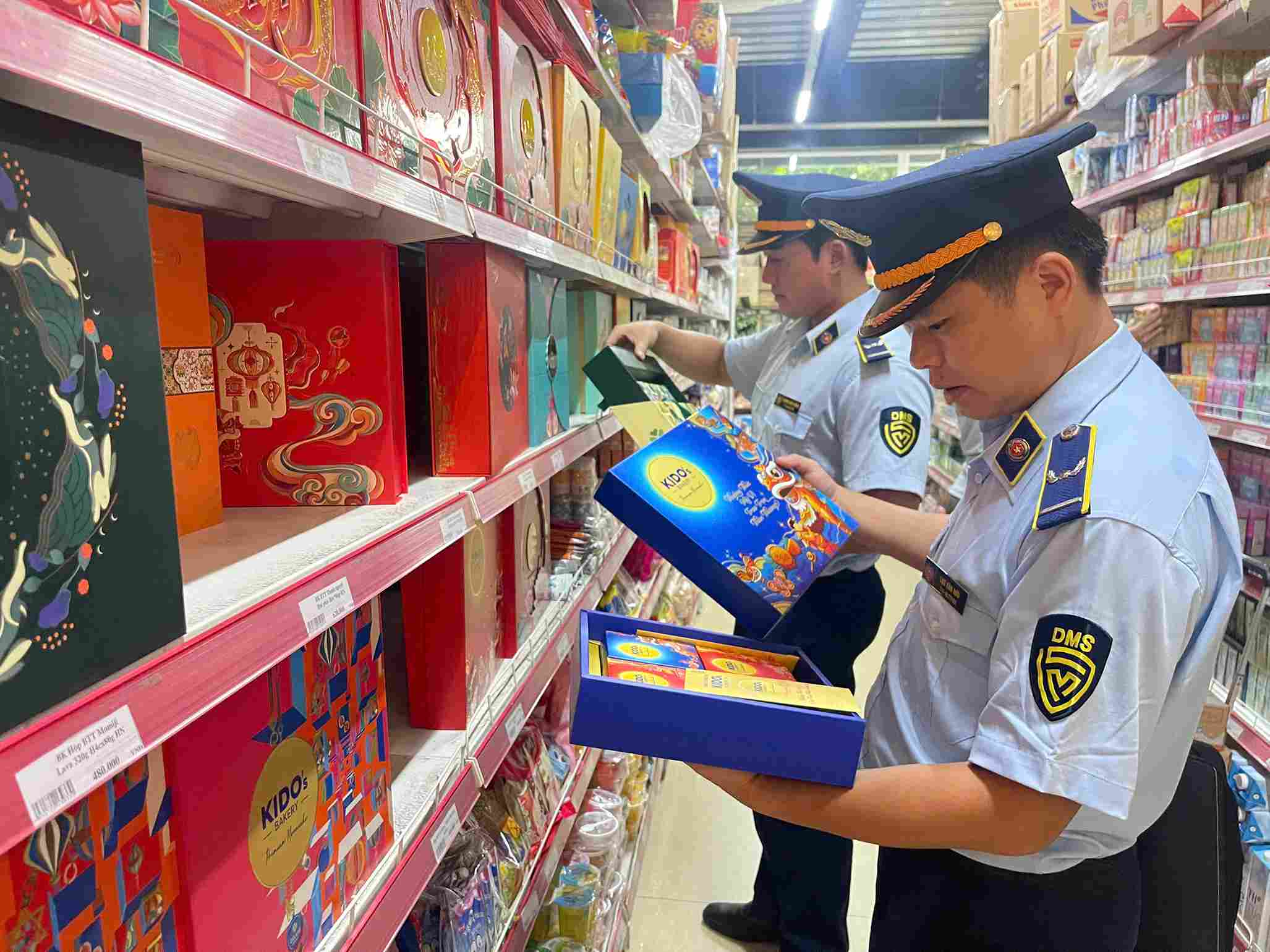 180 administrative violations in trade were detected and handled in Cao Bang. Photo: Cao Bang Market Management Department