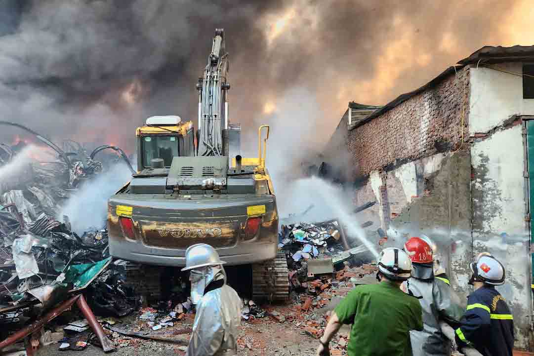The authorities are responsible for fire fighting, rescue and relief. Photo: Hanoi Police