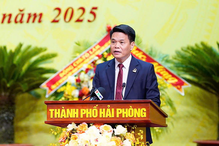Chu tich UBND TP Hai Phong Le Ngoc Chau doc bao cao chinh tri tai Dai hoi. Anh: Cong TTDT Hai Phong