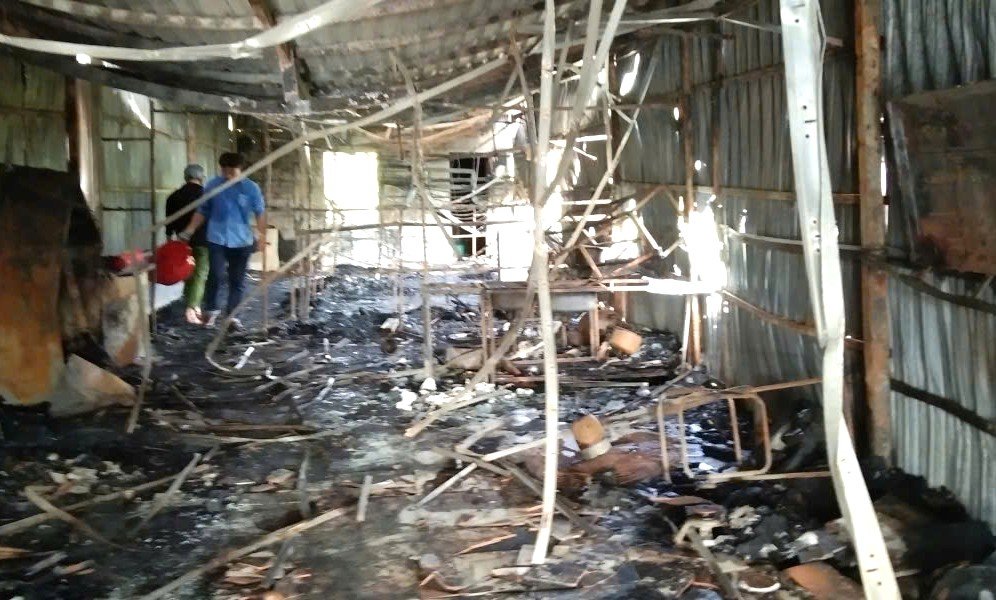 The scene after a house fire in Phu My commune, Ca Mau province killed a 9-year-old child. Photo: Provided by readers