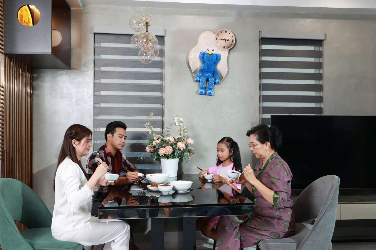 Cac dien vien trong MV. Anh: Nghe si cung cap.