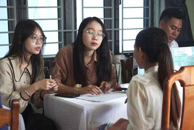 Bo Giao duc va Dao tao ghi nhan y kien cua cong dan ve chinh sach mien giam, ho tro hoc phi doi voi hoc sinh, sinh vien thuoc gia dinh gap hoan canh kho khan. Anh: Nguyen Hoang   