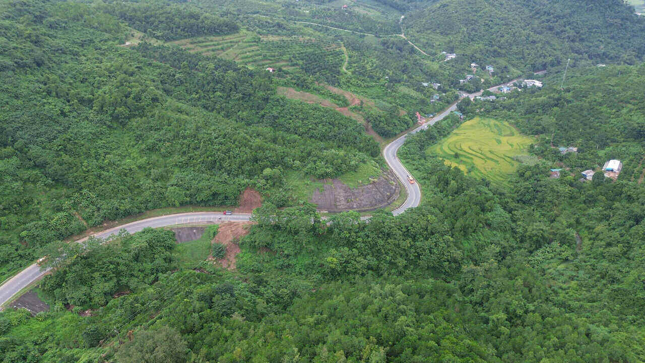 National Highway 6 seen from above, an area where landslides often occur. Photo: Dang Tinh