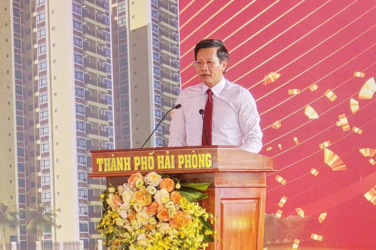 Pho Chu tich Thuong truc UBND TP Hai Phong Le Anh Quan phat bieu tai buoi le. Ảnh: Mai Dung