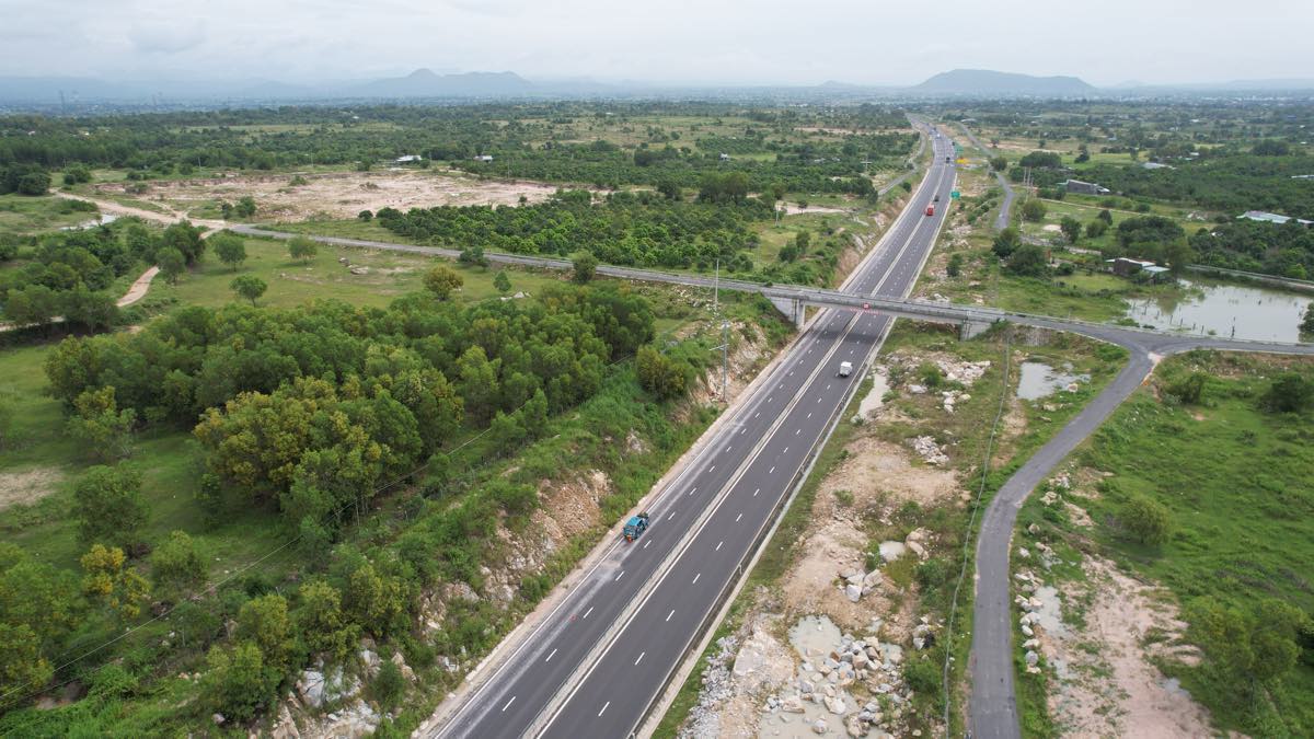 Mot doan cao toc Vinh Hao - Phan Thiet. Anh: Duy Tuan 