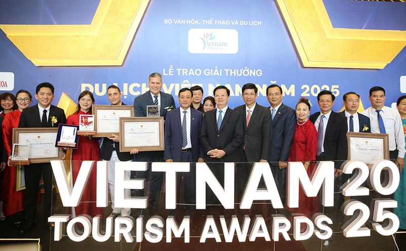 113 typical enterprises and units in the tourism sector in 11 award categories with 18 titles were honored at the 2025 National Tourism Awards. Photo: Tran Huan