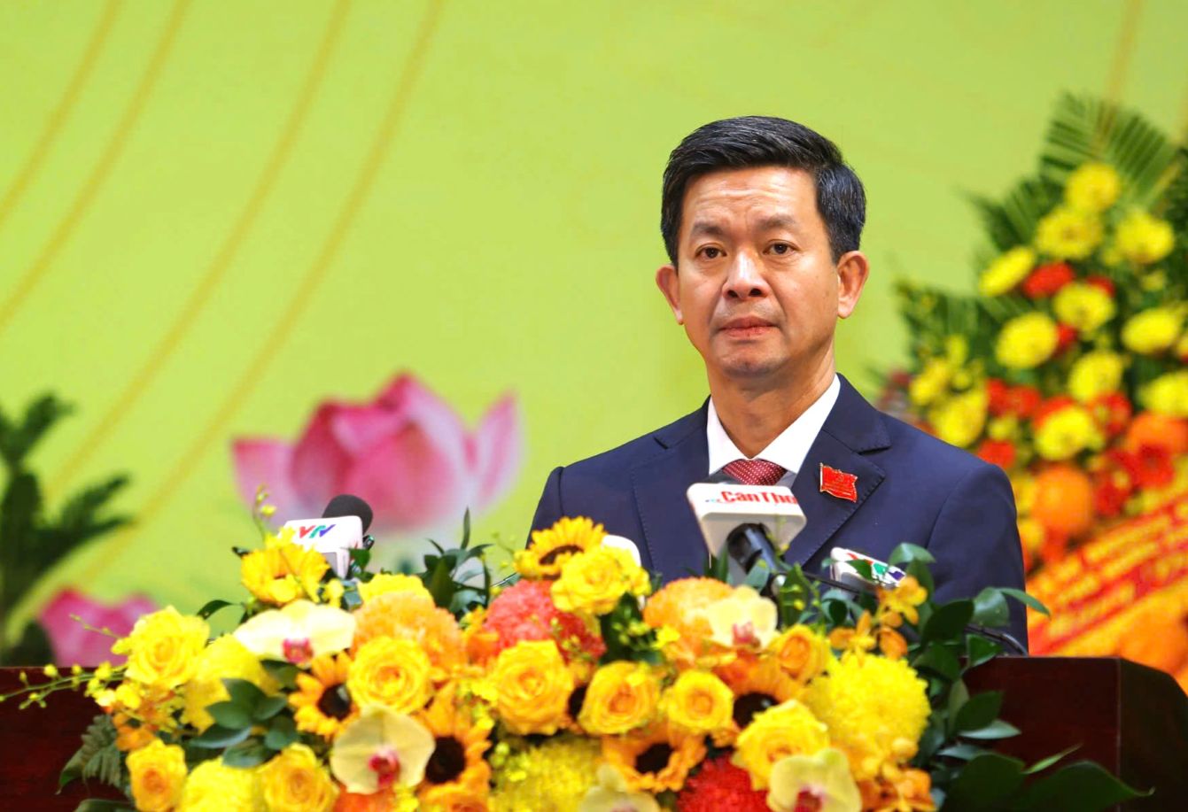 Secretary of the City Party Committee Le Quang Tung gave a speech accepting the assignment at the 1st Congress of the Can Tho City Party Committee, term 2025 - 2030. Photo: Ta Quang