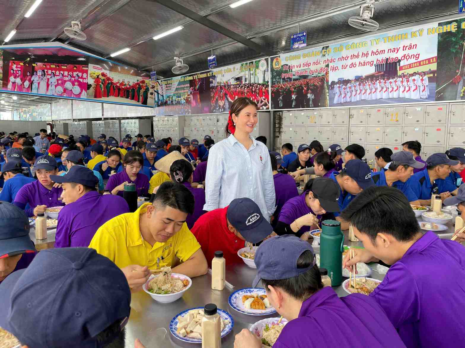 ong Ming Xiao Qiang - Tong Quan san xuat, ba Le Thi Huong - Chu tich CDCS cong ty