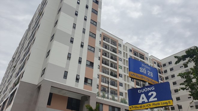 人々は、Khanh Hoaでソーシャルハウジングを購入するために収入証を申請するのに苦労しています。写真：Huu Long