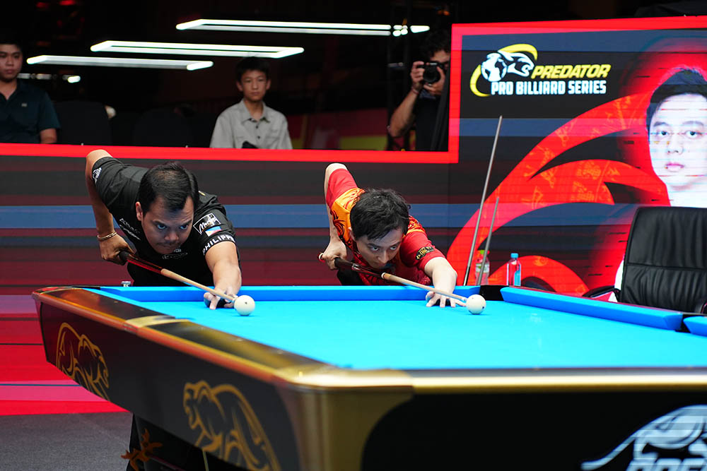 Carlo Biado (trai) va Ko Ping Chung buoc vao tranh tai o tran ban ket 1. Anh: Anh Tu