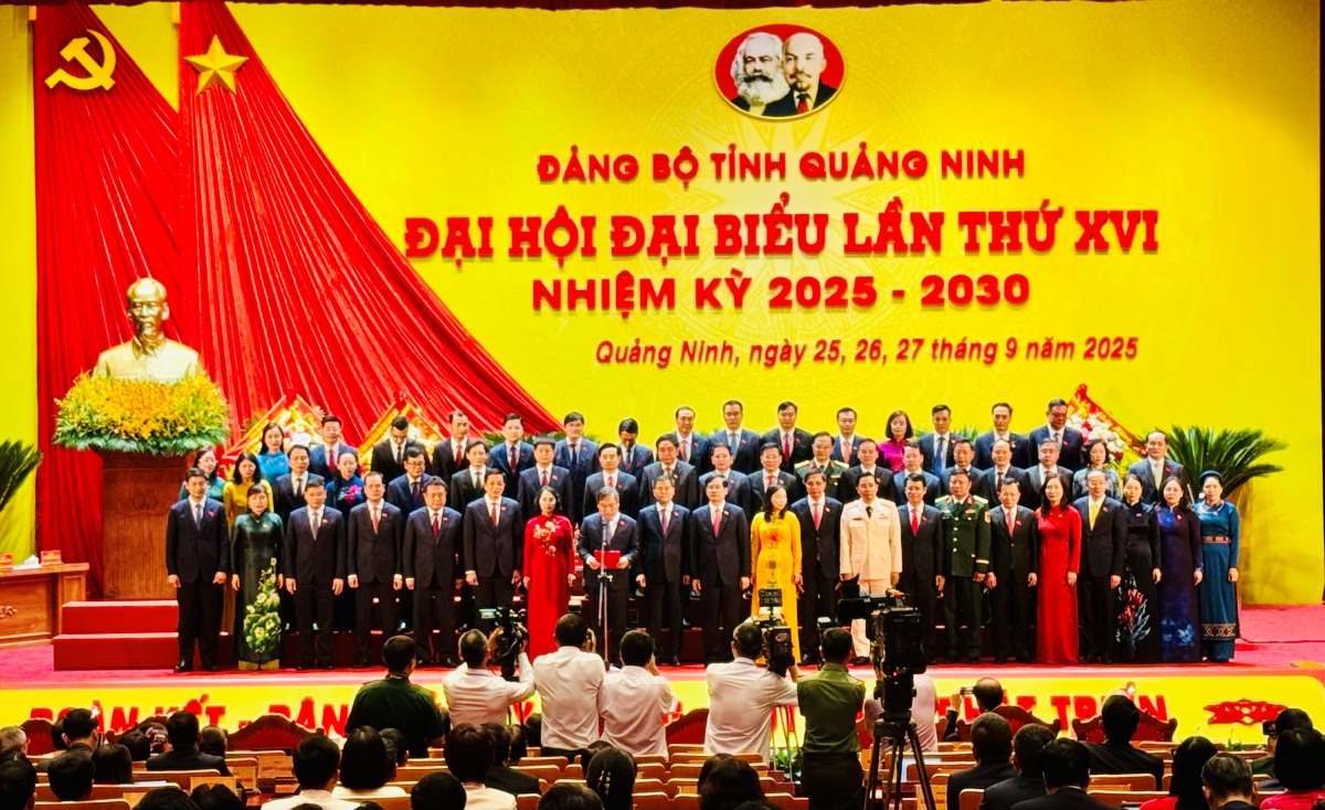 Launching the 16th Quang Ninh Provincial Party Committee, term 2025 - 2030. Photo: Nguyen Hung