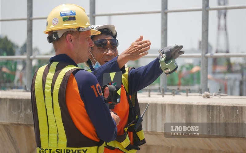 Le decret 249/2025/ND-CP reglemente les mecanismes et les politiques d'attraction des experts scientifiques et technologiques en innovation et en transformation numerique. Photo : Anh Tu