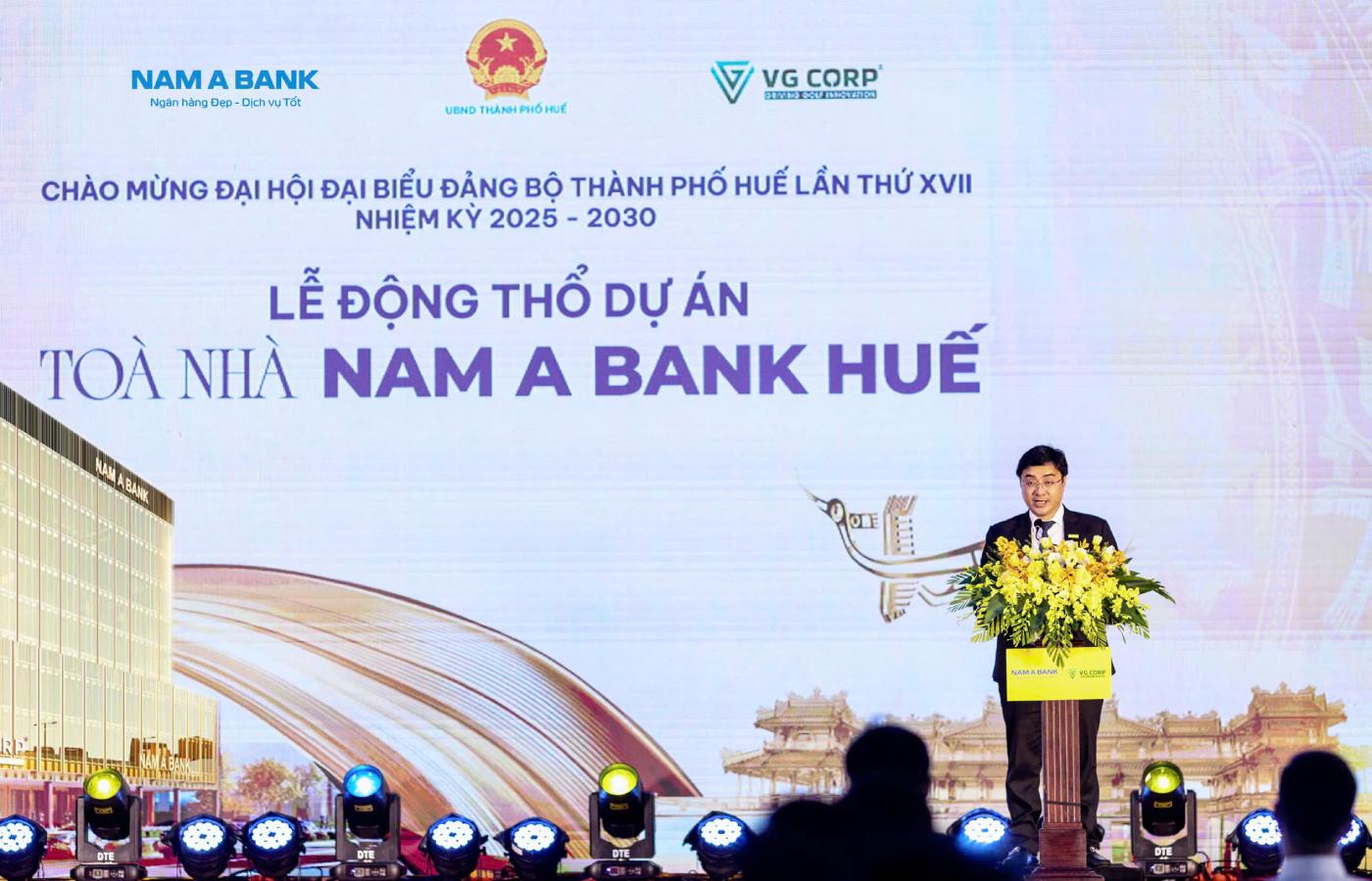 Ong Nguyen Minh Tuan, Pho tong giam doc Nam A Bank phat bieu tai su kien.