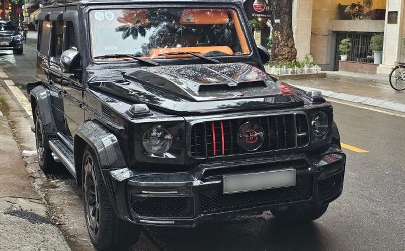 A Brabus-grade Mercedes-AMG G63 with many unique exterior and interior details appears on the streets of Hanoi. Photo: Duy Nguyen