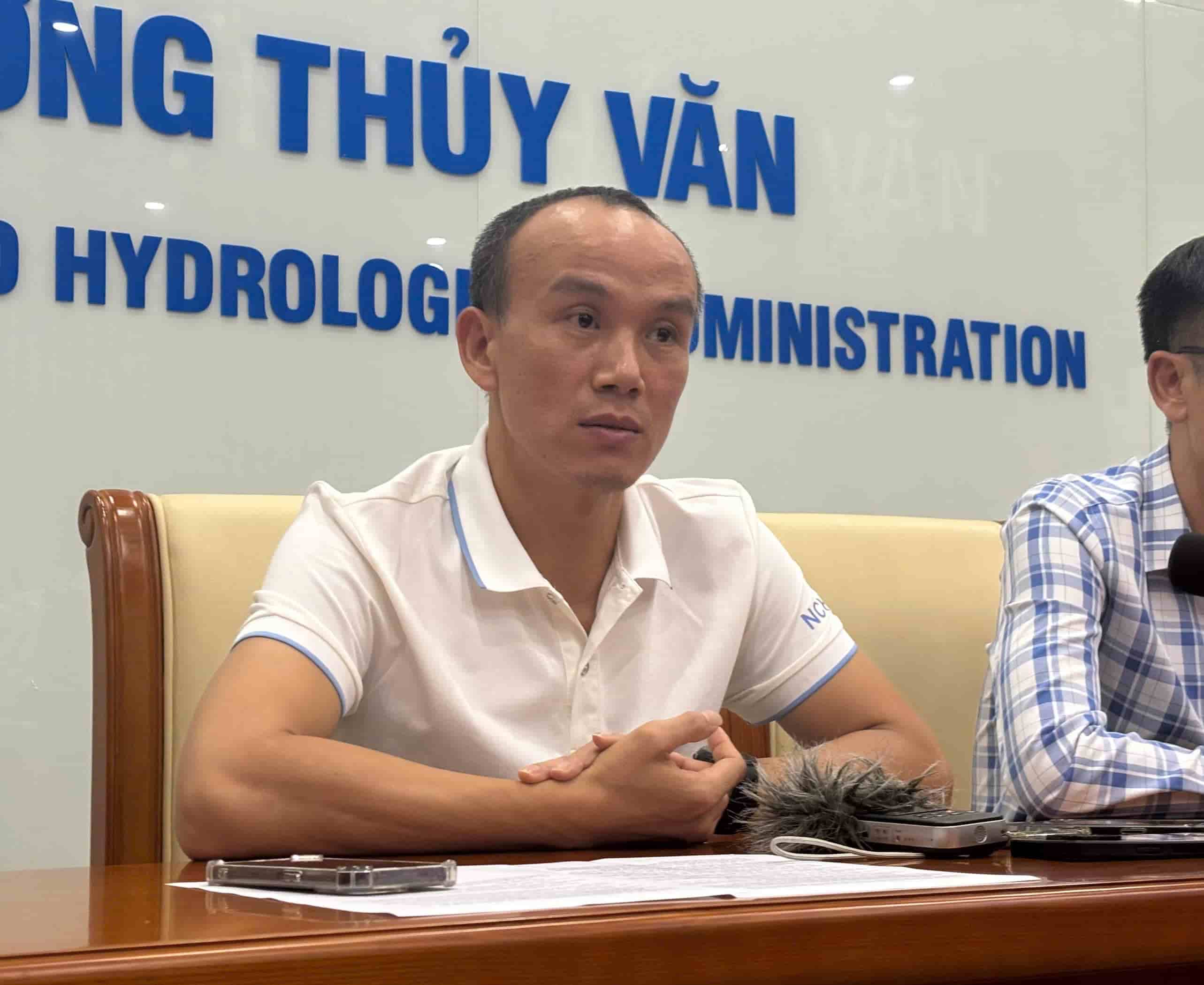 Ong Hoang Phuc Lam cho biet day la con bao manh, di nhanh gan gap doi toc do trung binh cua bao. Anh: Dinh Hiep