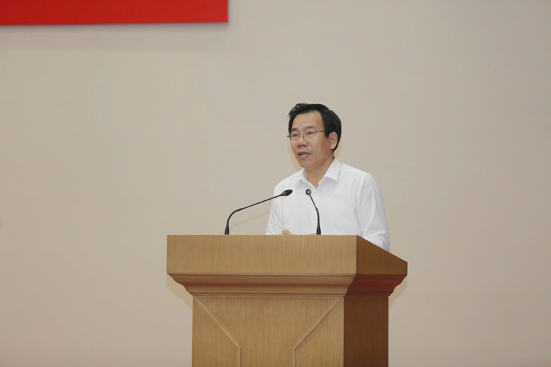 Ong Duong Duc Huy, Truong ban Tuyen giao va Dan van Tinh uy Lao Cai thong tin ve dai hoi. Anh: Van Duc