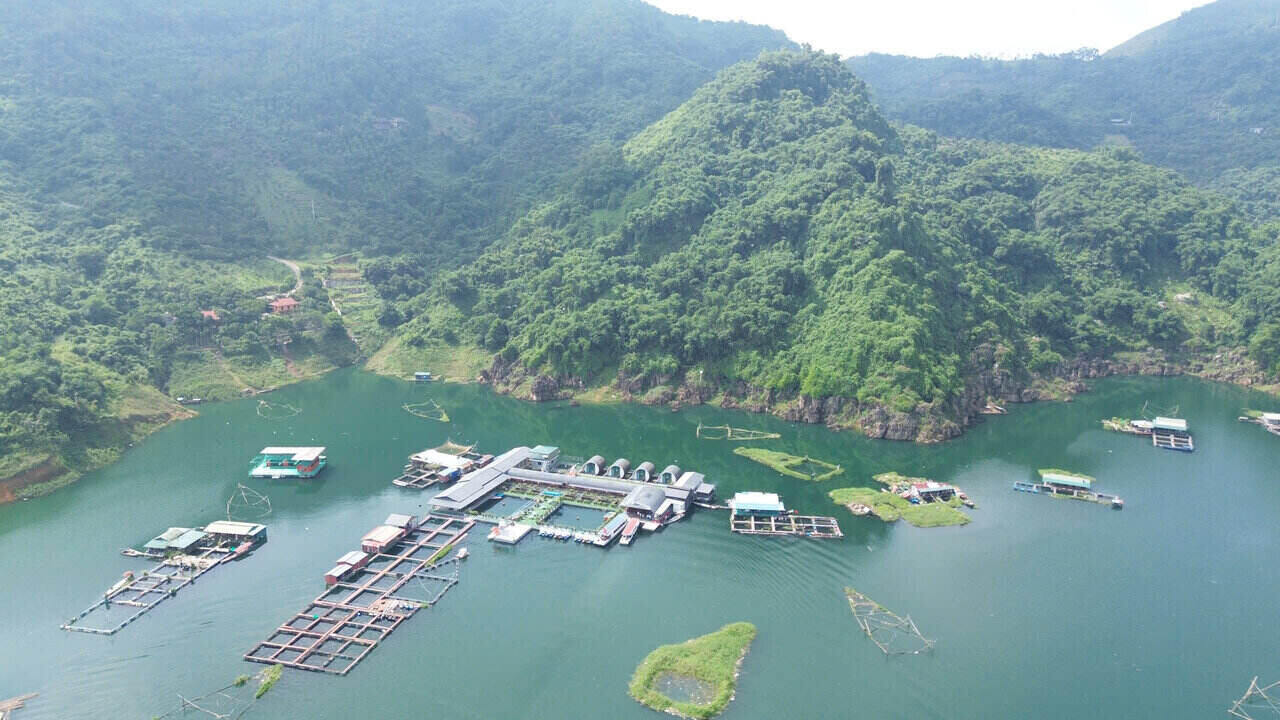 Toan canh vung long ho Hoa Binh. Anh: Yen San