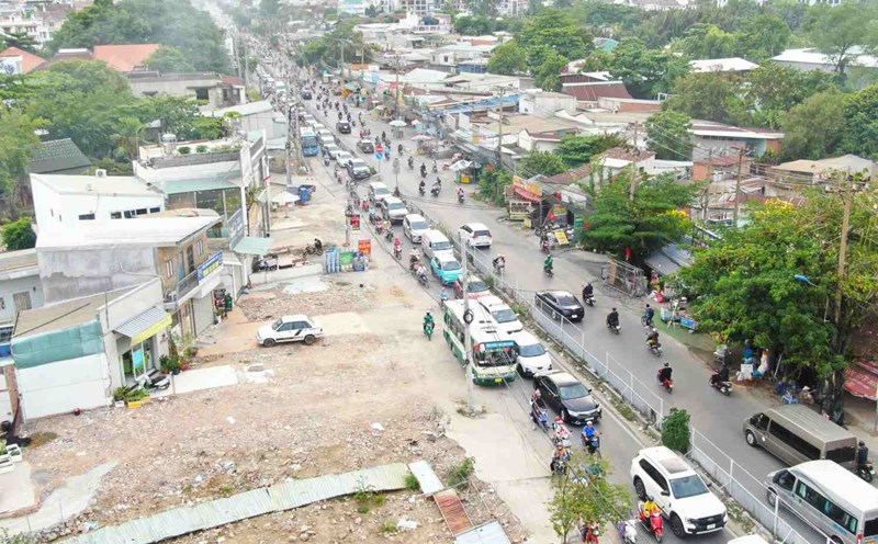 Luong Dinh Cua Street near An Phu intersection has become a "bottleneck" causing congestion. Photo: Minh Quan