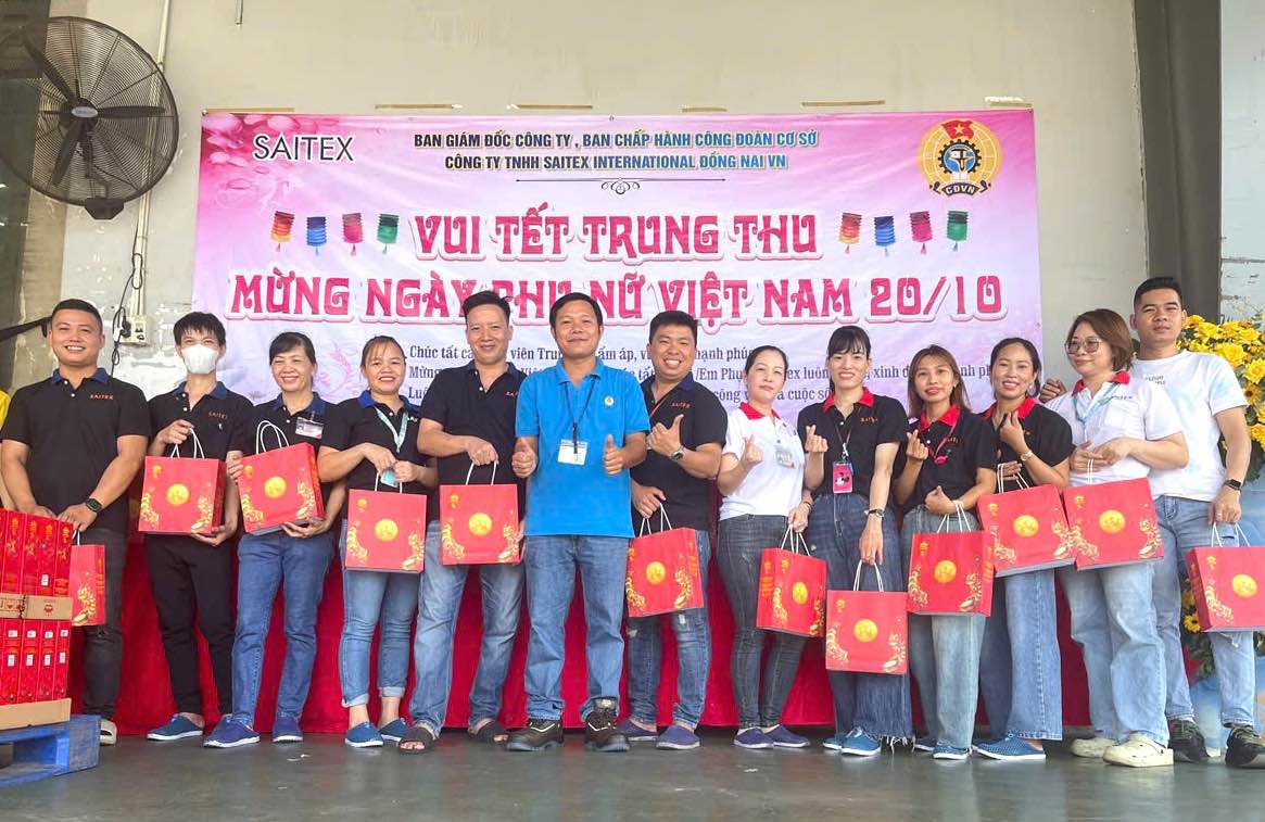 Saitex International Dong Nai VN Co., Ltd. presented Mid-Autumn Festival gifts to more than 3,000 union members. Photo: Provided by the Union