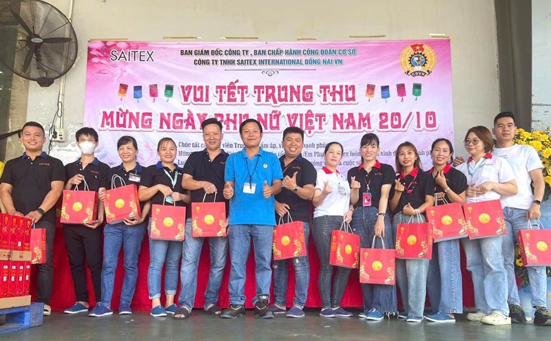Saitex International Dong Nai VN Co., Ltd. presented Mid-Autumn Festival gifts to more than 3,000 union members. Photo: Provided by the Union