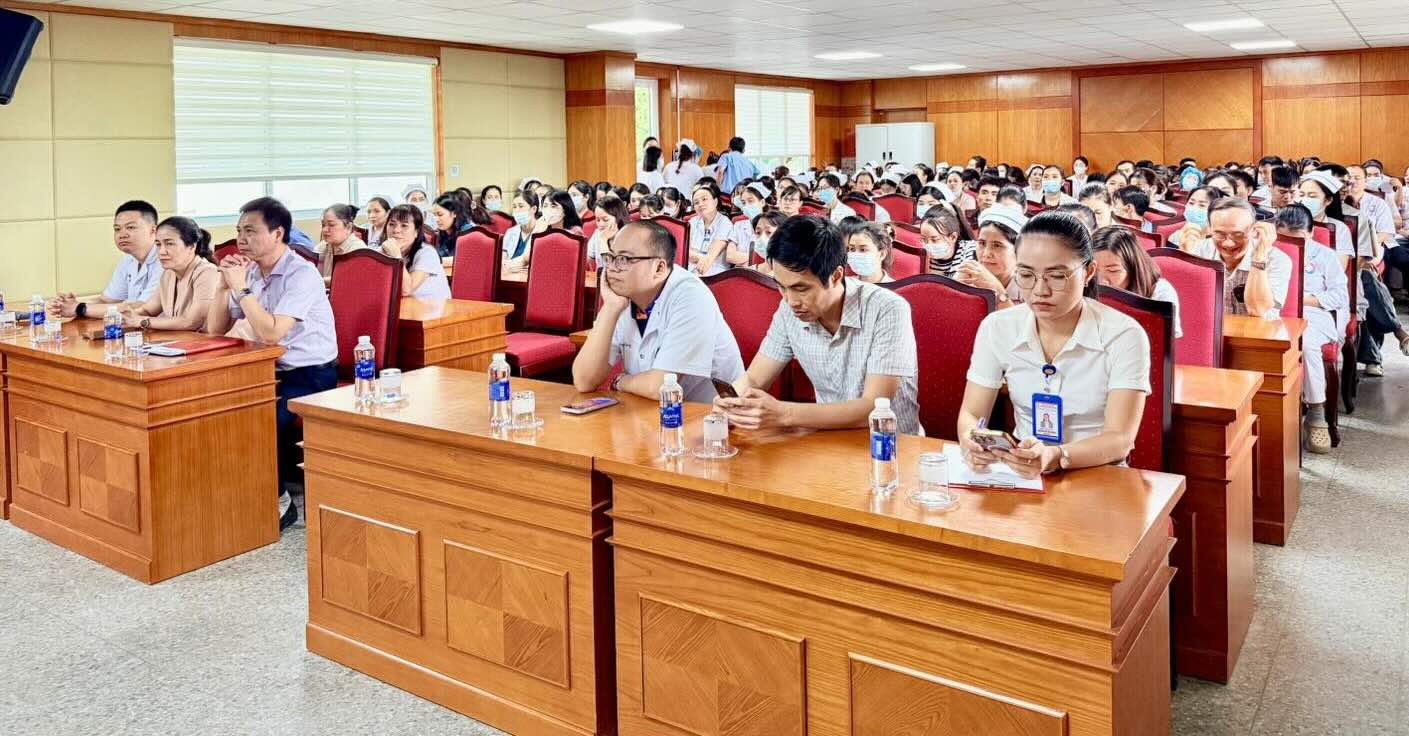Scene of the occupational safety and hygiene training session. Photo: Vietnam - Cuba Dong Hoi Friendship Hospital