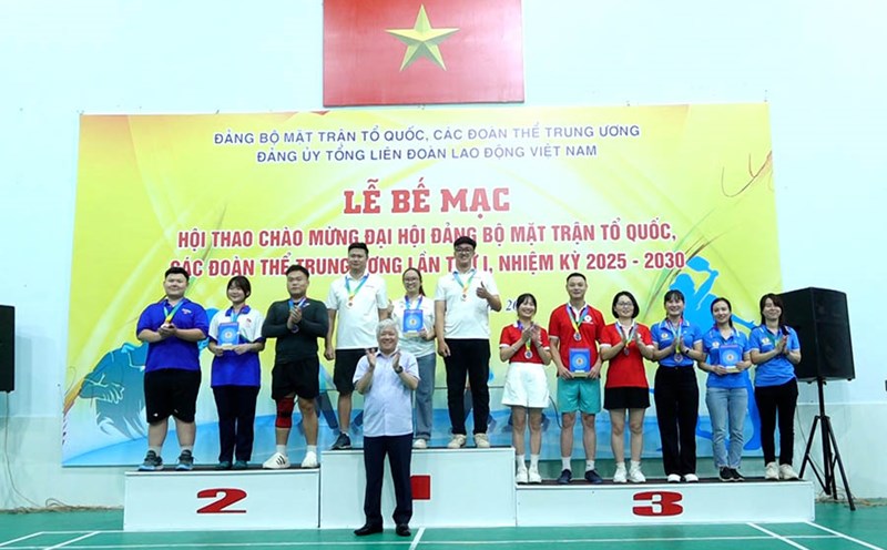 The Lao Dong Newspaper Party Committee won 3 gold medals at the Sports Festival to celebrate the Vietnam Fatherland Front Party Congress