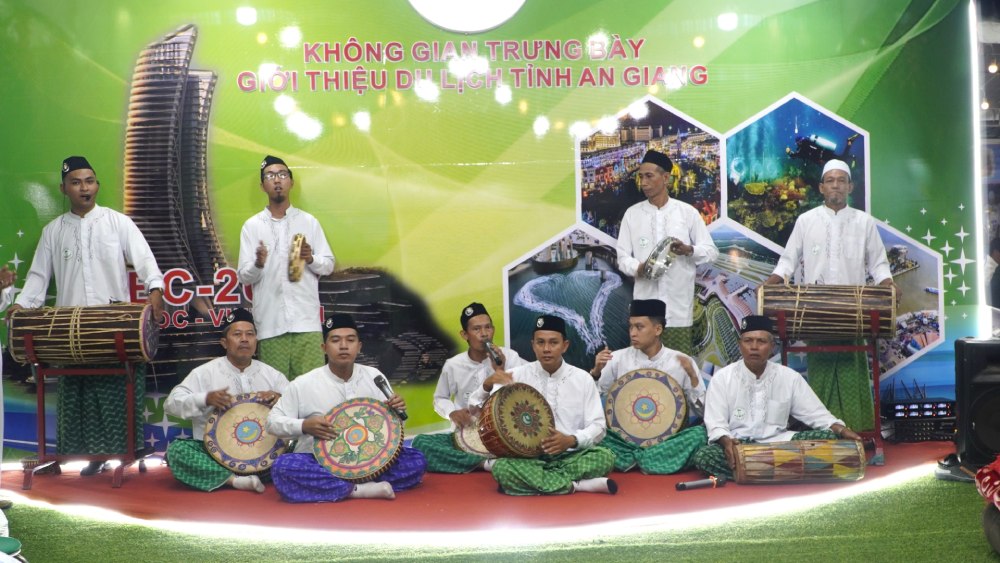 Khong gian gioi thieu, quang ba du lich tinh An Giang. Anh: Nguyen Anh