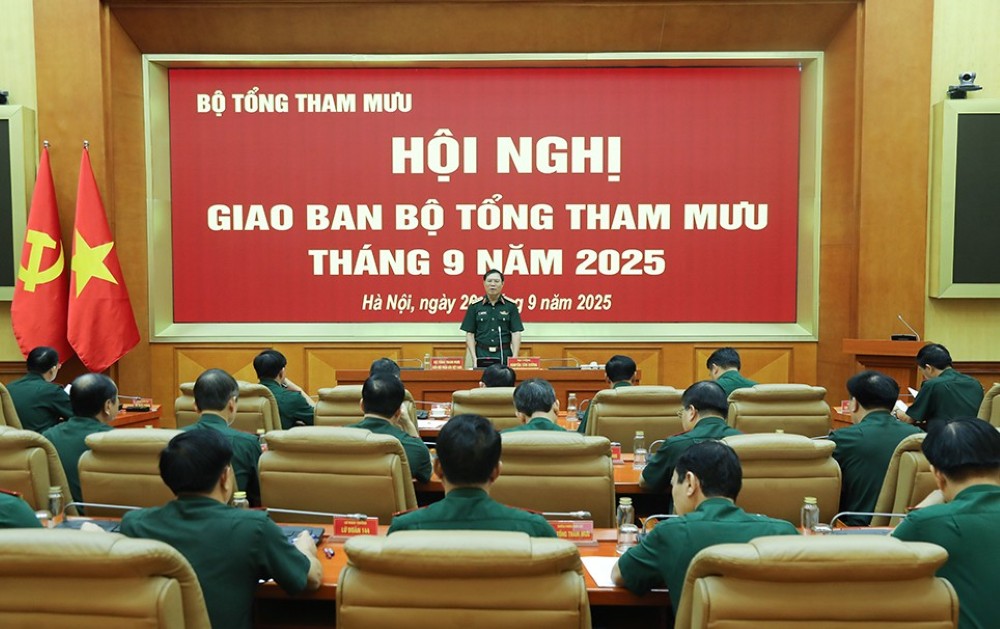 Đại tướng Nguyễn Tân Cương - Tổng Tham mưu trưởng Quân đội nhân dân Việt Nam - phát biểu tại giao ban Bộ Tổng Tham mưu. Ảnh: Bộ Quốc phòng