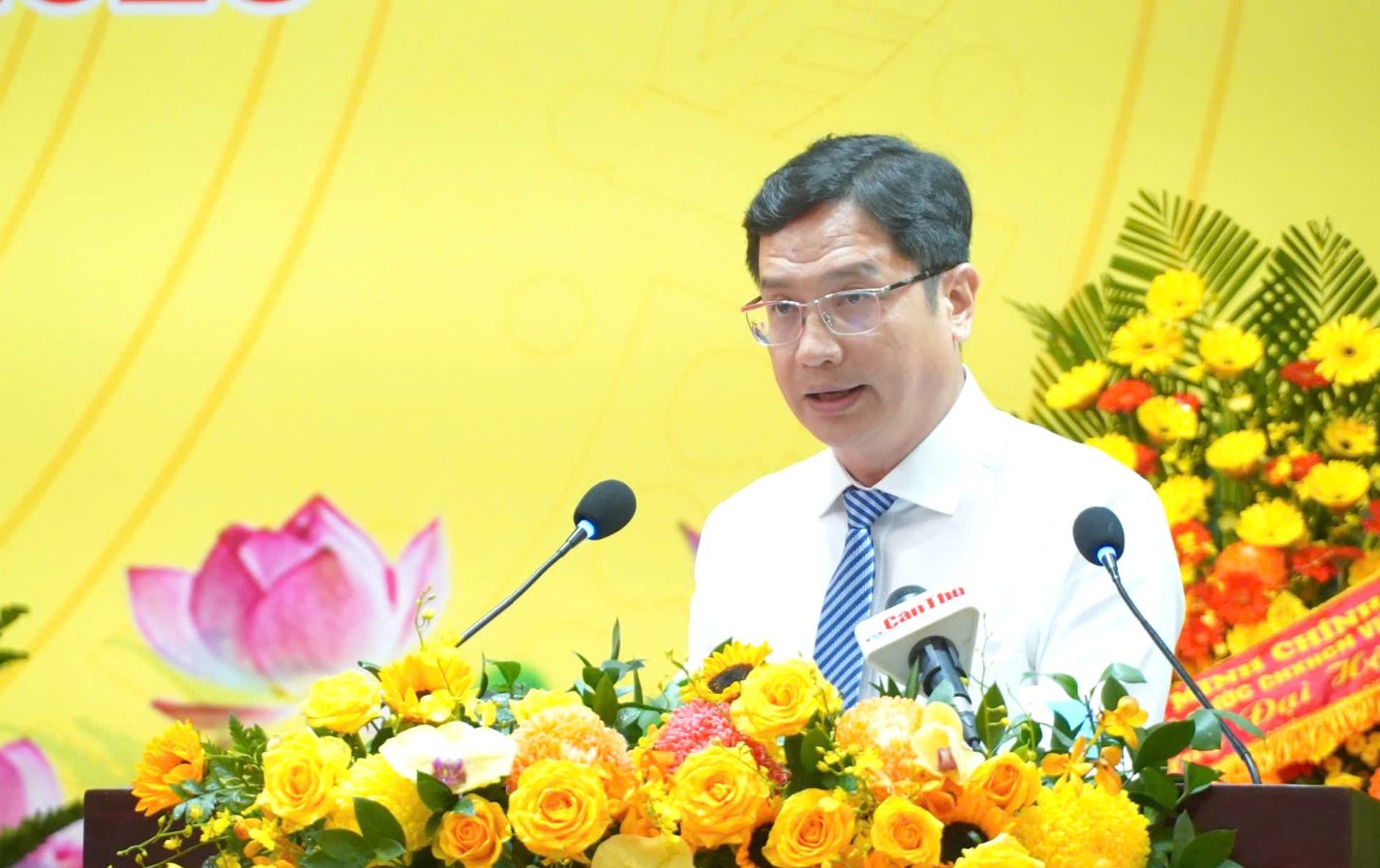 Ong Duong Van Ngoanh - Quyen Giam doc So Tai Chinh TP Can Tho phat bieu tham luan de xuat cac giai phap dat tang truong hai con so. Anh: Ta Quang