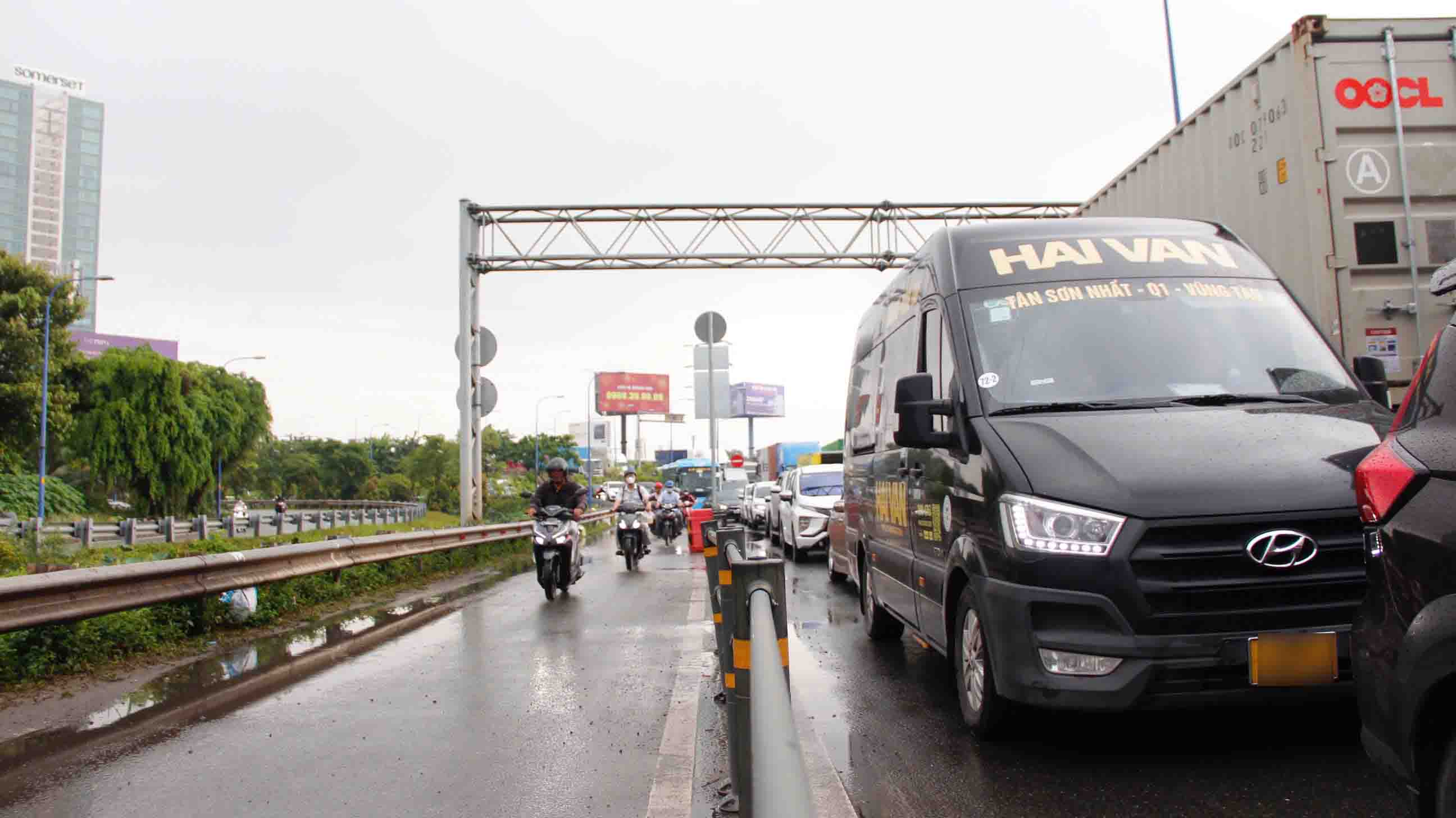 Ho Chi Minh City continues to have rain today. Photo: Thai Bao