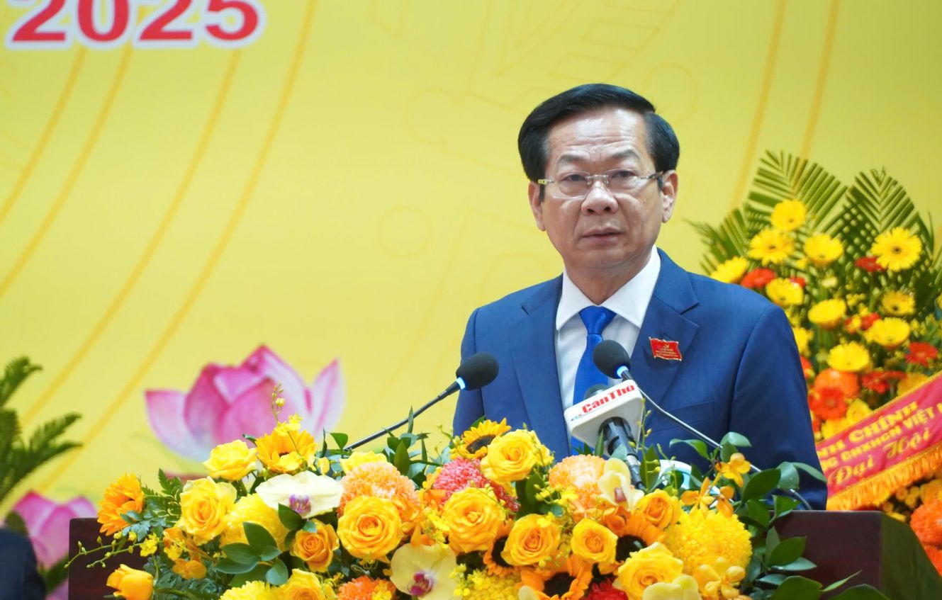 Do Thanh Binh氏 - 党中央委員会のメンバー、2020年から2025年の任期のためのCan Tho City Party Committeeの秘書 - 閉会のスピーチ。写真：Ta Quang